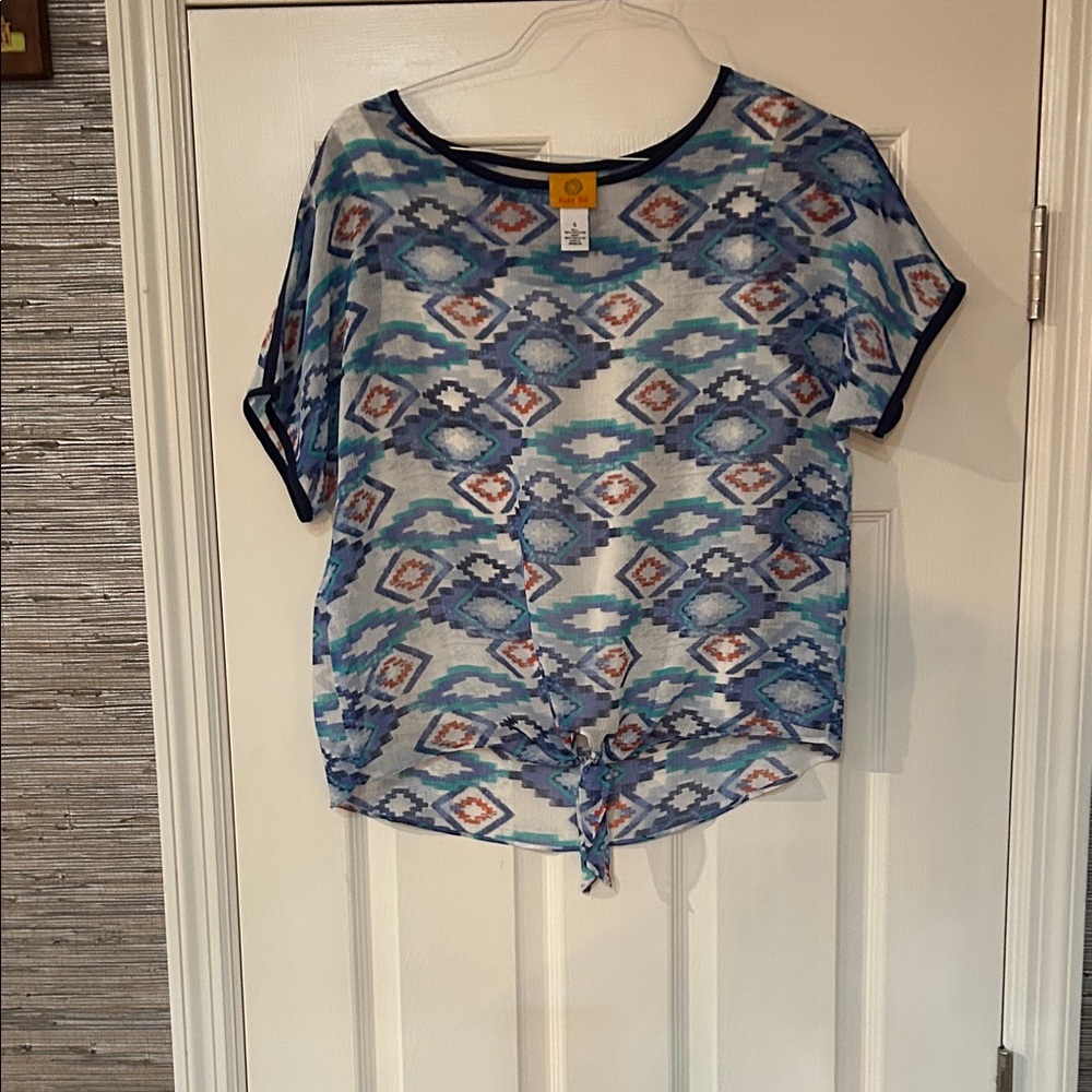 Ruby Rd. Blue and White Geometric Short Sleeve Top with with cami under top